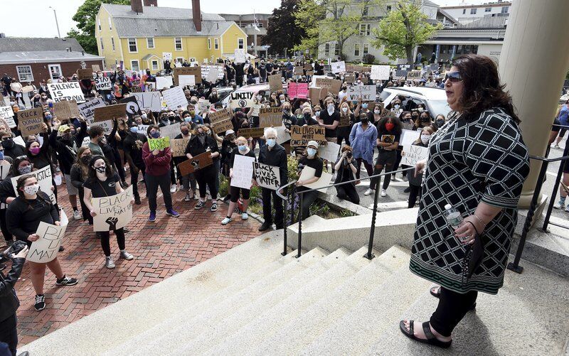 Seaside protest mobilizes